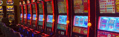 luckjili Casino Slots Jackpot Myanmar ကစားသူ ဆုကြေးရနေသောပုံ