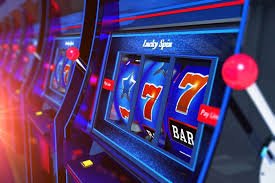 Myanmar ကစားသူများ Slots ဂိမ်းကစားနေသောပုံ